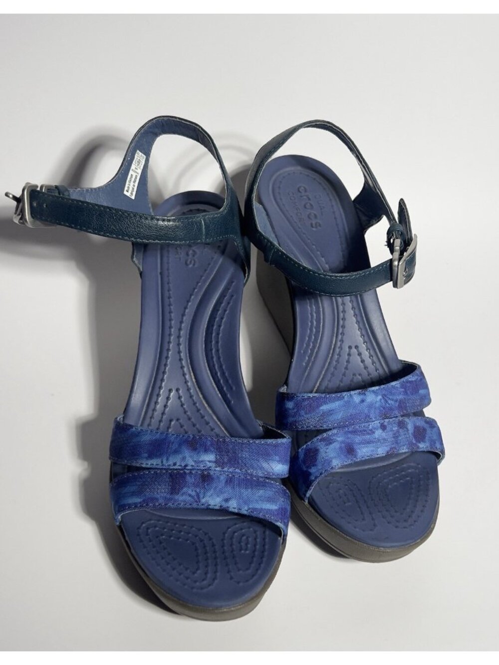 Crocs Leigh II Women’s Blue Tie Dye Wedge Sandals Size 8 Ankle Strap